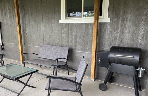 Torrington House | Rustic House with WiFi and great location