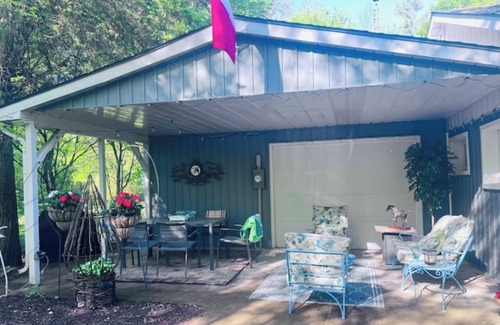 Lambton Shores House | Rustic Ipperwash Guesthouse
