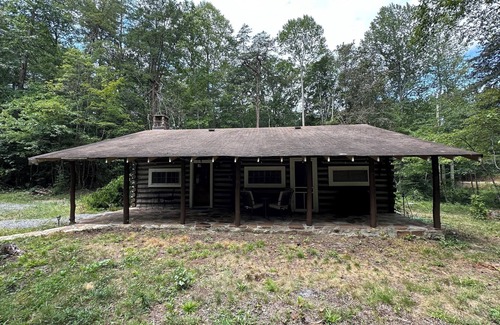 Mentone Cabin | Rustic log cabin on the river!