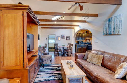 Green Mountain Falls Cabin | Rustic Log Cabin w/Studio ~ 5 Mi to Pikes Peak!