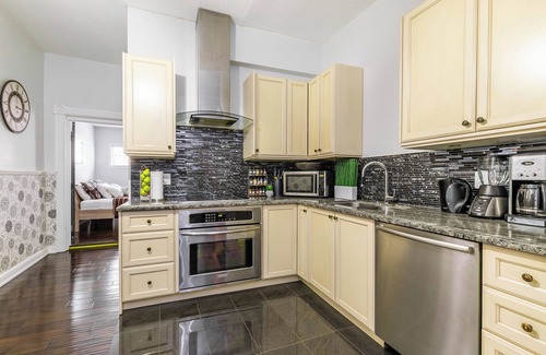 Parkdale Apartment | Rustic Modern 2 Bedroom Stylish Suites w/Private Terrace Downtown Toronto