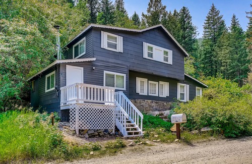 Evergreen House | Rustic Modern 3 bedroom 2.5 Mountain Escape