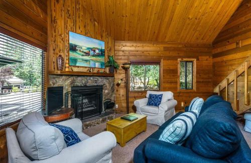 Groveland House | Rustic Modern Cabina De Alba
