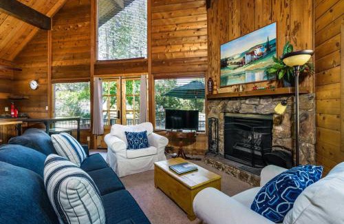Groveland House | Rustic Modern Cabina De Alba