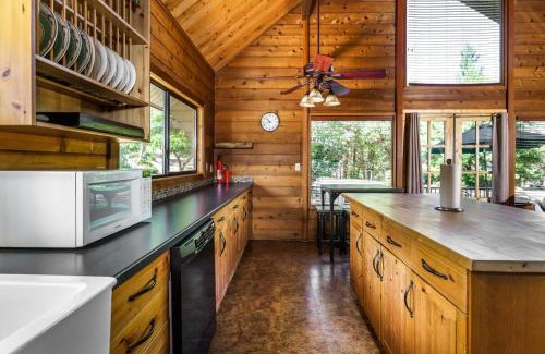 Groveland House | Rustic Modern Cabina De Alba