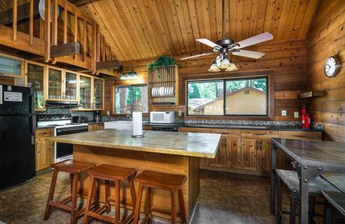Groveland House | Rustic Modern Cabina De Alba