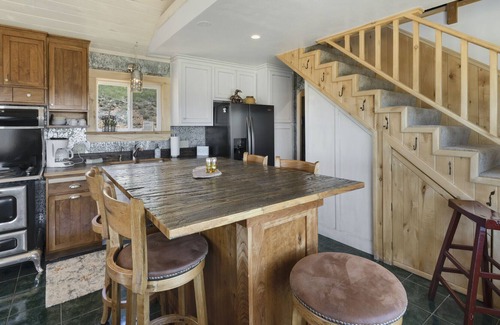 Creede Cabin | Rustic Mountain Cabin-Panoramic Views of Creede - Private Hot Tub!