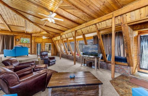Baderville Ski Chalet | Rustic Mountain Chalet with Breathtaking Views