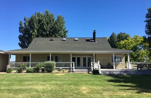 Fall River Mills House | Rustic Retreat on the majestic Fall River