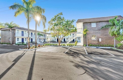 Poinciana Park Apartment | Rustic Retreats: Beachy 1BR in the heart of Fort Lauderdale