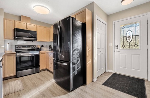 East Kootenay Apartment | Rustic Ridge | Hot Tub | Home Theatre | Fireplace