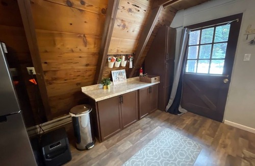 Pla-Vada Woodlands Cabin | Rustic River Retreat - Pet Friendly - WIFI - 12 minutes to Sugar Bowl Resort