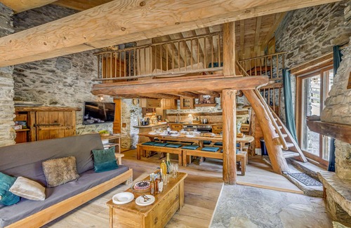 Les Brevieres Ski Chalet | Rustic Savoyard chalet for 12 in Tignes, near slopes