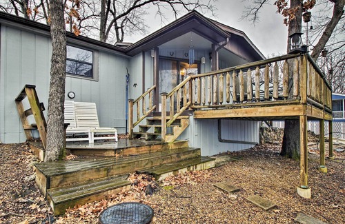 Umber View Heights Cabin | Rustic Stockton Lake Cabin Half Mile to Boat Ramp!