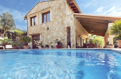 Inca Villa | Rustic stone completely lined stone mountain Situdada