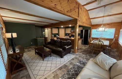 Windsor House | Rustic Updated Cozy Lake House! Close to skiing!