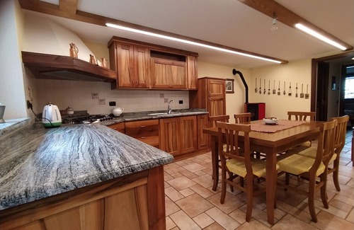Arvier Apartment | Rustico with large green area, potholes of the giants, paths and Alta via n. 2