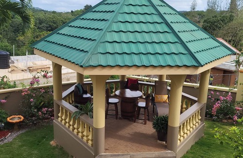 Maidstone House | Rustik Inn cozy home away from home.
