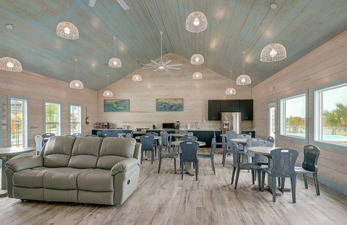 Port Aransas RV Rental | RV Park with Community Pool, Dog Park, Laundry Room, Walking Paths