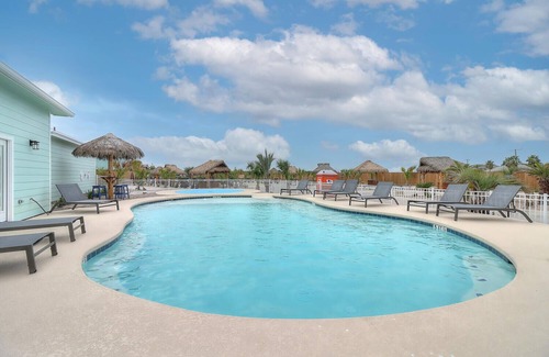 Port Aransas RV Rental | RV Site Only! Pool, In Town, Dog Park, Fishing, Wifi, Laundry Room