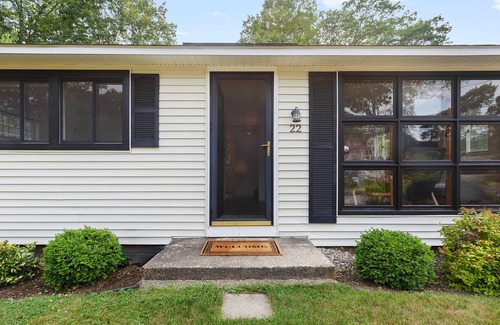 Rye House | Rye Coastal Cottage: 2BR- Dog-Friendly - Walk to Beach -Patio -Sleeps 4