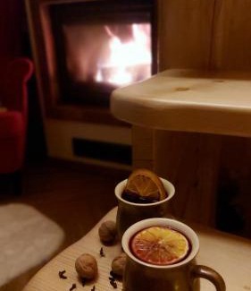 Trzebieszowice Ski Chalet | Słoneczna Chata z Bali