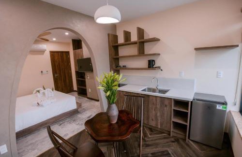 Huong Thuy Hotel | S Gallery Apartment