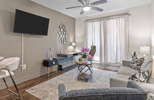 Forest Crest Apartment | SA213 - Ginger's Hill Country's Luxury 1BD Pad