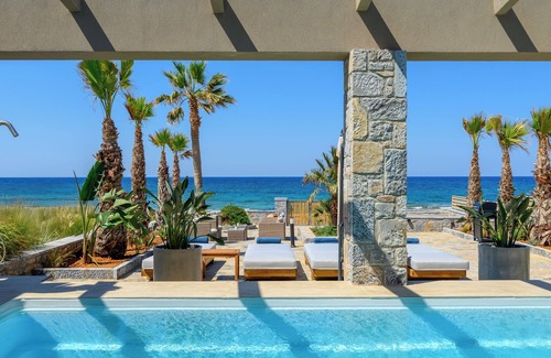 Agkisaras Villa | Sabbia Mare BeachFront Villa, steps from Dine&Shop