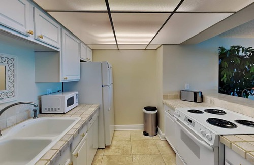 Villa Sabine Condo | Sabine Yacht & Racquet #2B | Bayfront, Pool Views!