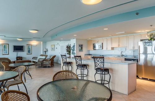 Villa Sabine Condo | Sabine Yacht & Racquet #2B | Bayfront, Pool Views!
