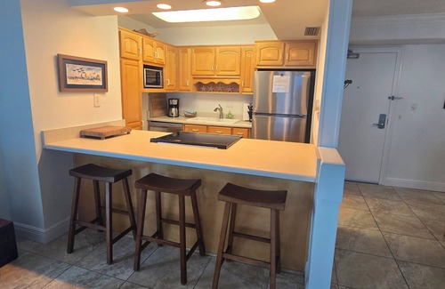 Villa Sabine Condo | Sabine Yacht & Racquet Club 2/2 Condo- beautiful Gulf and Bay views!