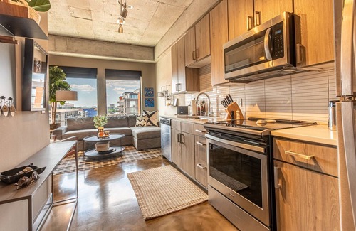 Warehouse District Condo | Sable 702 - Alcove
