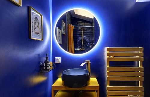 Quartier de Rochechouart Apartment | Sacré Coeur, Netflix & Chill by ecoflats