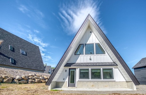 Rangeley House | Saddleback Parmachenee 14 - A Frame- easy ski-in/out location!