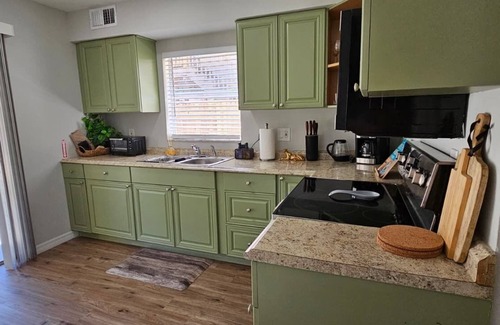 Terrace Park House | Safari Vibes – Near Busch Gardens, USF & Hard Rock Casino - 6 Guests