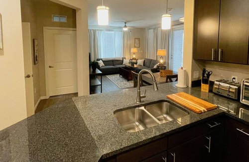 Town and Country Apartment | Safe & Desirable Des Peres- LARGE Luxury Unit