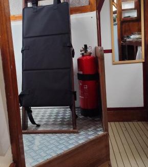 Ouistreham Boat Rental | Saga, Voilier confortable en bois