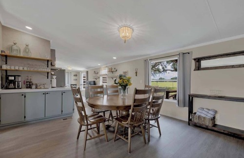 Fredericksburg House | Sage: Waterfront Hill Country Retreat w/Hot-Tub