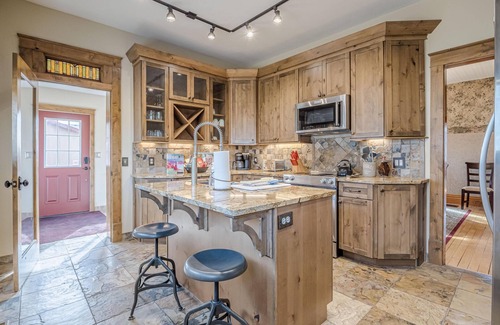 Fruita House | Sagebrush I: Patio Seating, BBQ Grill & Firepit!