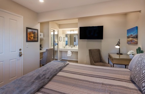 Uptown Sedona Hotel | Saguaro Room #101 @ Sedona Uptown Suites