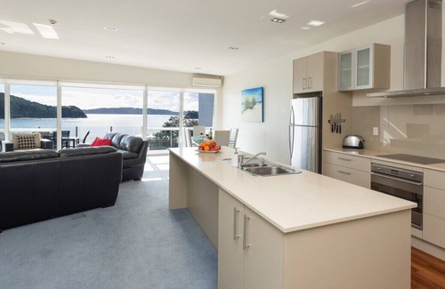 Paihia Cottage | SAIL AWAY - WATERFRONT PAIHIA HOLIDAY APARTMENT in Paihia