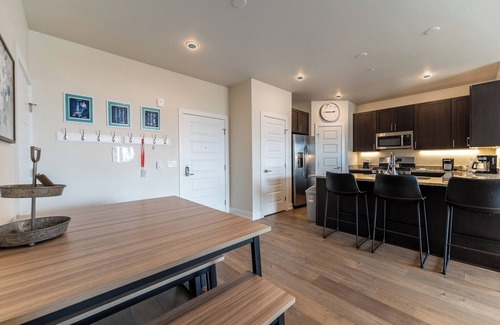 Dillon Apartment | Sail Lofts #303
