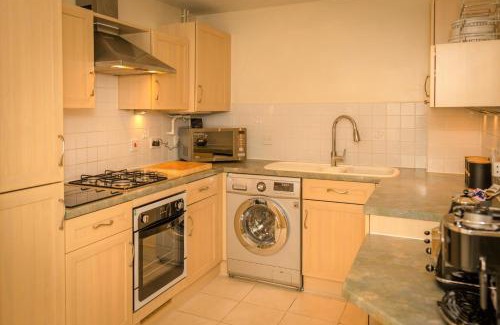 Eastbourne Apartment | Sailor's Rest - modern flat with water views