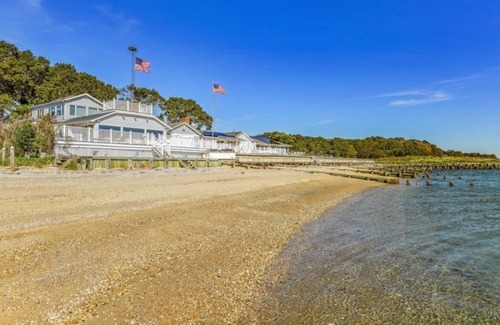 Town of Southold Town House | Sailors Delight Beach House:Private Beach, Vineyards,Farm Stands, North Fork