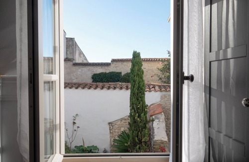 Saint-Martin-de-Re House | Saint-Martin-de-Ré, in the heart of the historic district, beautiful charming house