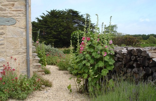 Saint-Pierre-Quiberon House | Saint Pierre Quiberon: The countryside by the sea. Small stone country house.