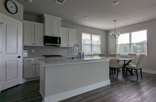 Wellborn Apartment | Saketh Lake Retreat| EV charging
