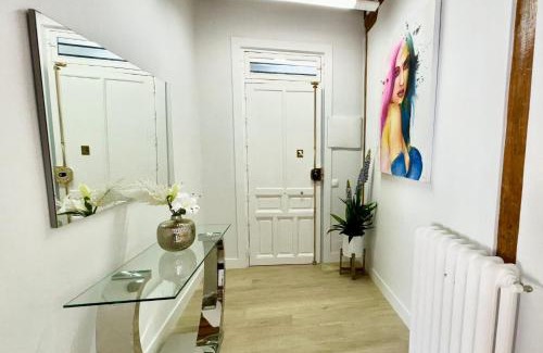Recoletos Apartment | Salamanca Apartment Feel & Seasonal