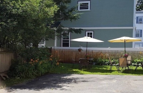 Beverly Apartment | Salem/Beverly holiday and winter stays! Prefect for the family.n